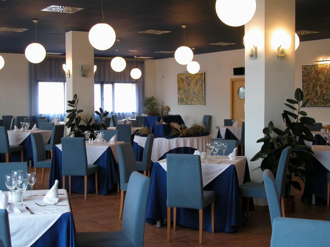 Hotel Villa De Estercuel Extérieur photo